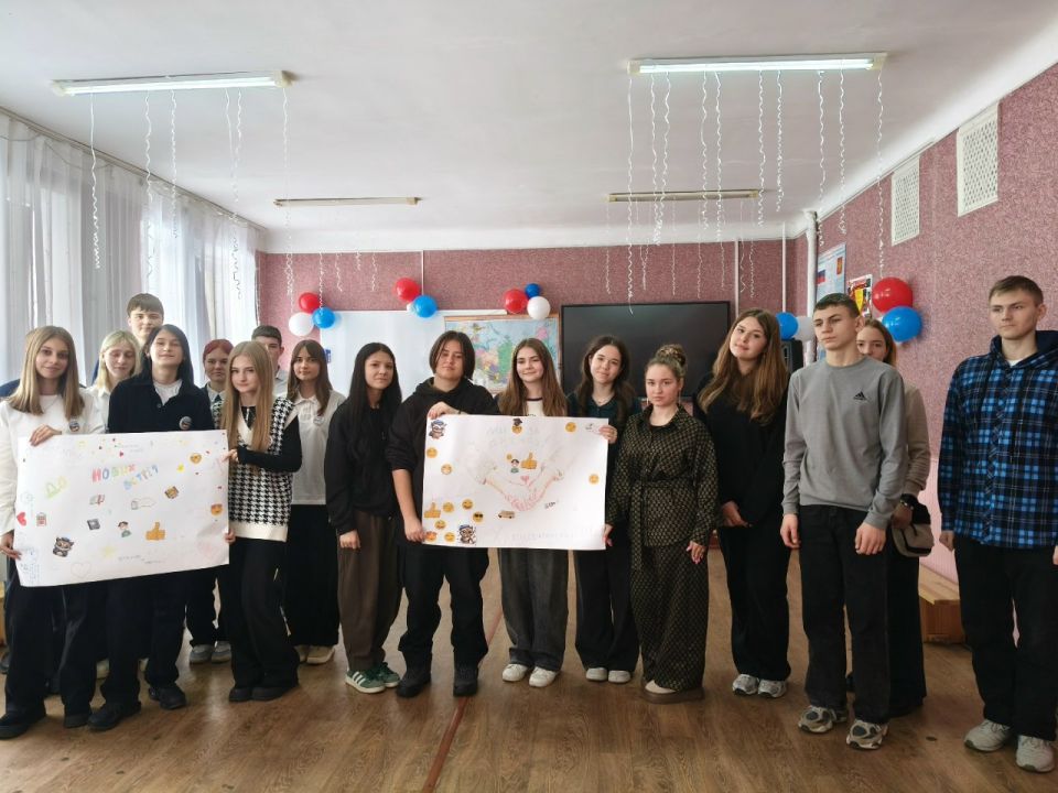 Лутугинская средняя школа №2 присоединилась к проекту «Луганская кругосветка» Лутугинская средняя школа №2 присоединилась к проекту «Луганская кругосветка»