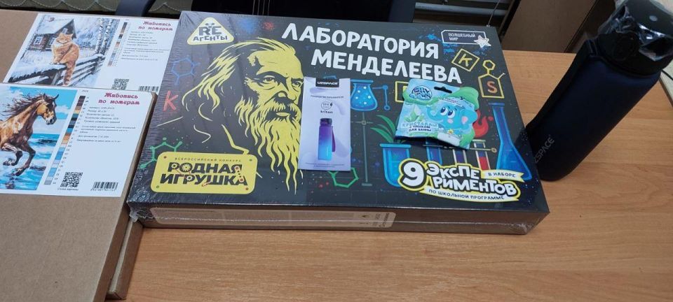 Представитель региона-шефа Новосибирской области получил подарки для участия в акции "Ёлка желаний" Представитель региона-шефа Новосибирской области получил подарки для участия в акции "Ёлка желаний"