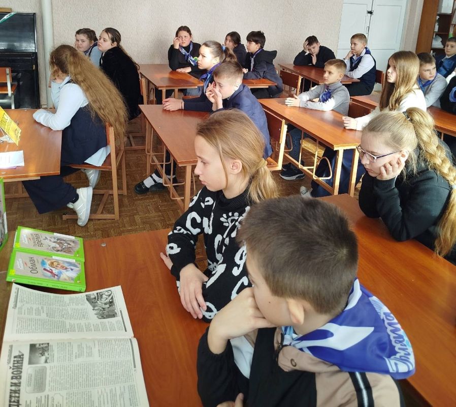 Для школьников провели час исторической памяти "Холокост без срока давности" Для школьников провели час исторической памяти "Холокост без срока давности"