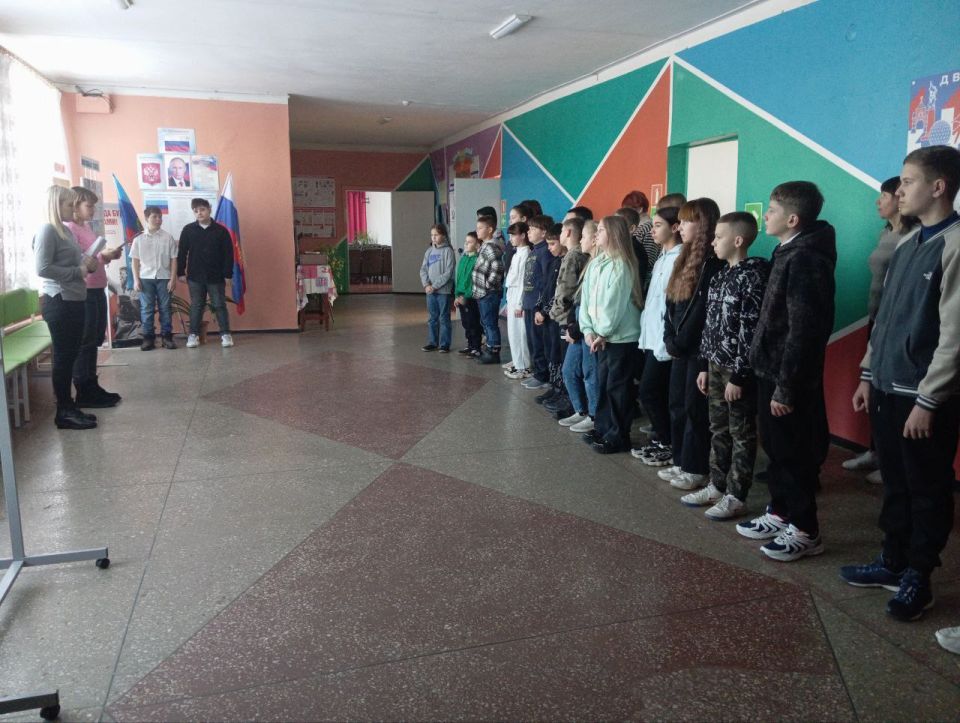Вячеслав Третьяков: Торжественная линейка, посвященная снятию блокады Ленинграда и памяти жертв Холокоста Вячеслав Третьяков: Торжественная линейка, посвященная снятию блокады Ленинграда и памяти жертв Холокоста
