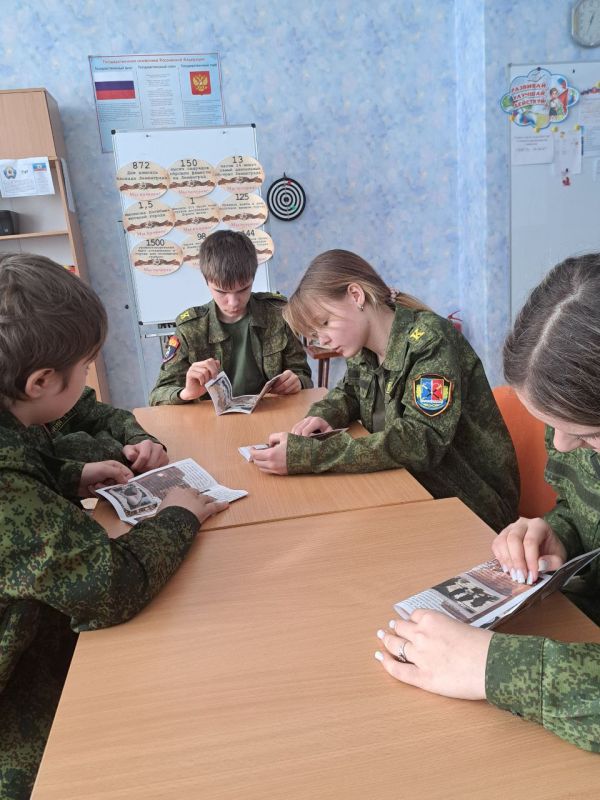 В рамках реализации патриотической концепции «Луганский характер» в Станично-Луганской школе им. Грекова П.М. прошла значимая акция. Казачата 8-А класса под руководством своего классного руководителя Пелых Людмилы Михайловны... В рамках реализации патриотической концепции «Луганский характер» в Станично-Луганской школе им. Грекова П.М. прошла значимая акция. Казачата 8-А класса под руководством своего классного руководителя Пелых Людмилы Михайловны...