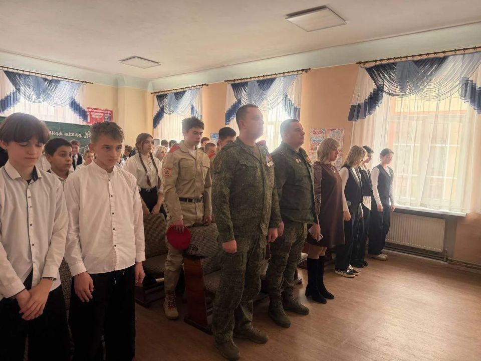 900 дней мужества: в Брянковской специализированной школе №1 почтили память детей блокадного Ленинграда 900 дней мужества: в Брянковской специализированной школе №1 почтили память детей блокадного Ленинграда