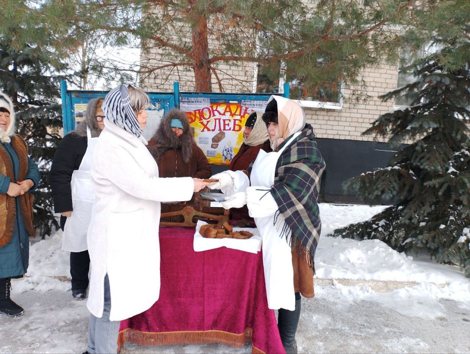 В отделе по делам территорий пгт Есауловка совместно с работниками СДК, библиотеки, детского сада «Солнышко», АОПСМ была проведена памятная акция «Все это было в Ленинграде», призванная напомнить о мужестве жителей... В отделе по делам территорий пгт Есауловка совместно с работниками СДК, библиотеки, детского сада «Солнышко», АОПСМ была проведена памятная акция «Все это было в Ленинграде», призванная напомнить о мужестве жителей...