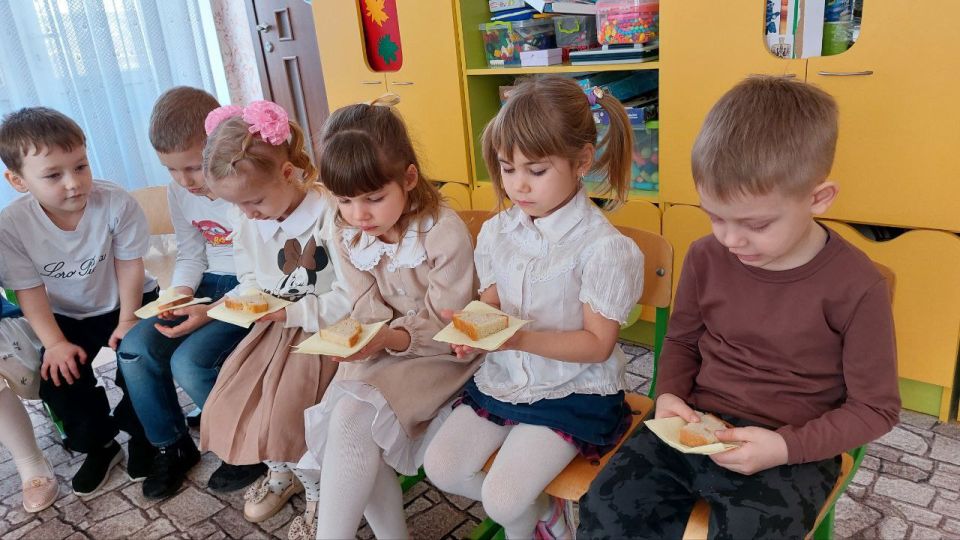 Сегодня в ГБДОУ ЛНР «Беловодский ясли-сад №3 «Родничок» с детьми старшего дошкольного возраста воспитатели провели тематические мероприятия «Блокада Ленинграда» Сегодня в ГБДОУ ЛНР «Беловодский ясли-сад №3 «Родничок» с детьми старшего дошкольного возраста воспитатели провели тематические мероприятия «Блокада Ленинграда»
