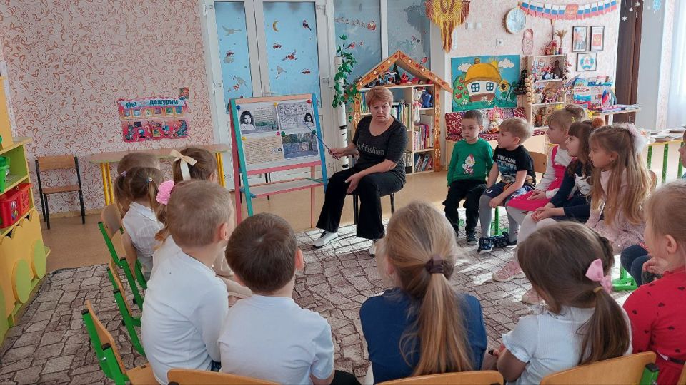 Сегодня в ГБДОУ ЛНР «Беловодский ясли-сад №3 «Родничок» с детьми старшего дошкольного возраста воспитатели провели тематические мероприятия «Блокада Ленинграда» Сегодня в ГБДОУ ЛНР «Беловодский ясли-сад №3 «Родничок» с детьми старшего дошкольного возраста воспитатели провели тематические мероприятия «Блокада Ленинграда»