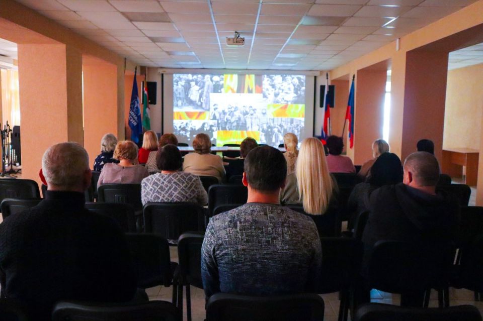 Сегодня в доме культуры Беловодского муниципального округа состоялся информационный час с просмотром документального фильма, посвященный международному дню памяти жертв Холокоста "Холокост-память поколений" Сегодня в доме культуры Беловодского муниципального округа состоялся информационный час с просмотром документального фильма, посвященный международному дню памяти жертв Холокоста "Холокост-память поколений"