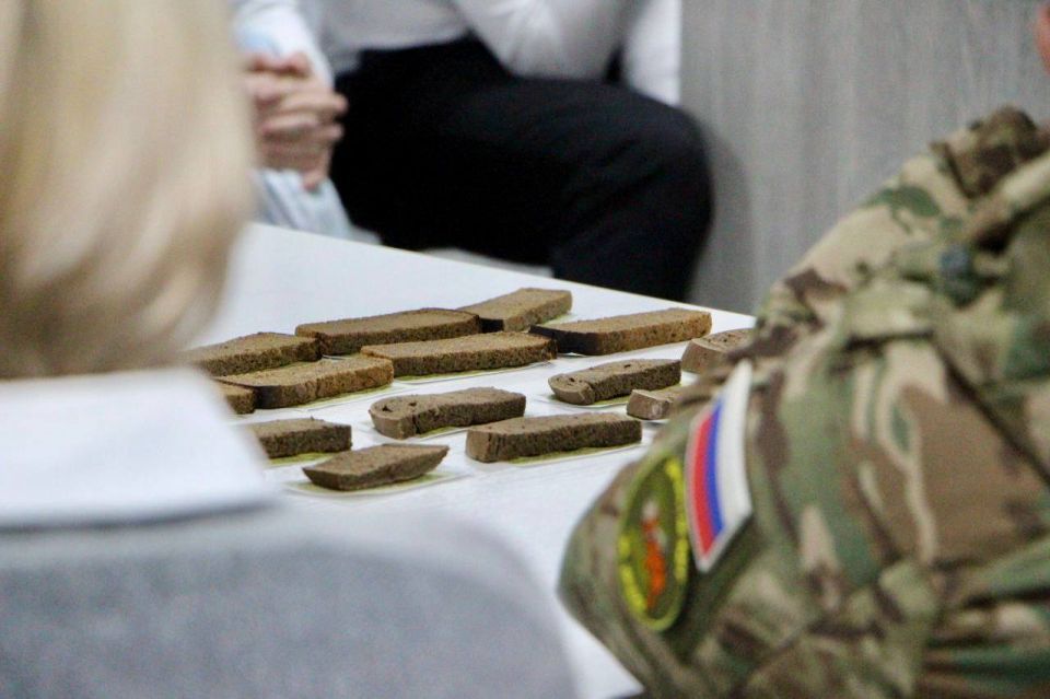В день памяти 82-й годовщины освобождения Ленинграда от фашистской блокады в музее Меловского МО состоялось подведение итогов муниципального конкурса «Склоняем голову у монумента» В день памяти 82-й годовщины освобождения Ленинграда от фашистской блокады в музее Меловского МО состоялось подведение итогов муниципального конкурса «Склоняем голову у монумента»