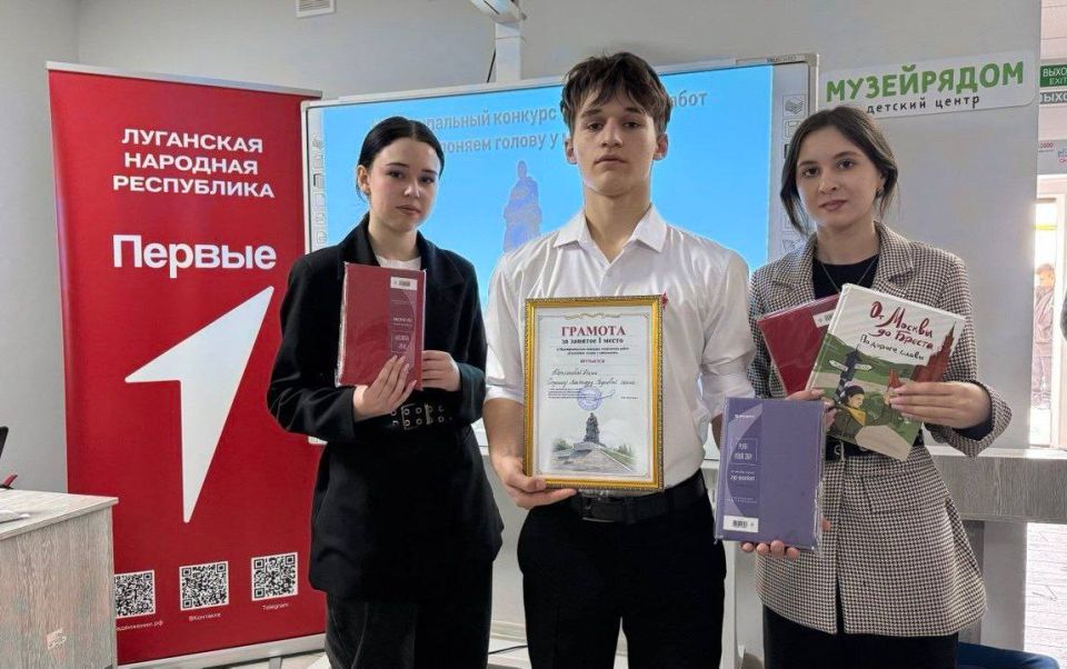 В день памяти 82-й годовщины освобождения Ленинграда от фашистской блокады в музее Меловского МО состоялось подведение итогов муниципального конкурса «Склоняем голову у монумента» В день памяти 82-й годовщины освобождения Ленинграда от фашистской блокады в музее Меловского МО состоялось подведение итогов муниципального конкурса «Склоняем голову у монумента»