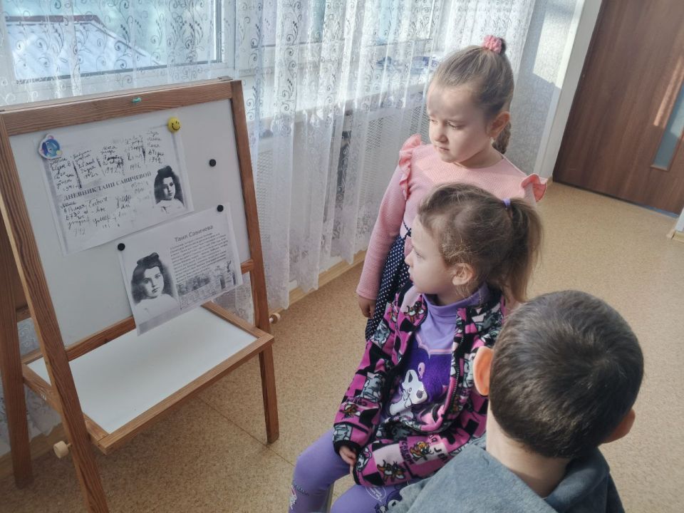 Сегодня в ГБДОУ ЛНР «Беловодский ясли-сад №3 «Родничок» с детьми старшего дошкольного возраста воспитатели провели тематические мероприятия «Блокада Ленинграда» Сегодня в ГБДОУ ЛНР «Беловодский ясли-сад №3 «Родничок» с детьми старшего дошкольного возраста воспитатели провели тематические мероприятия «Блокада Ленинграда»