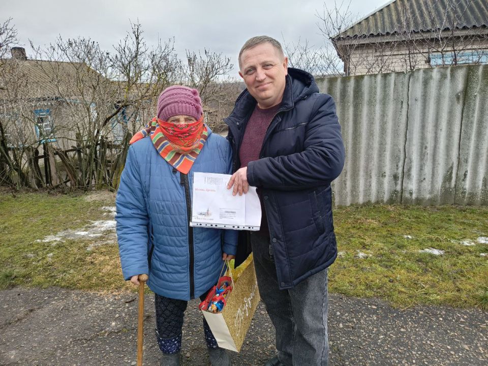 Единороссы поздравили долгожителей в Лутугино и Старобельске Единороссы поздравили долгожителей в Лутугино и Старобельске