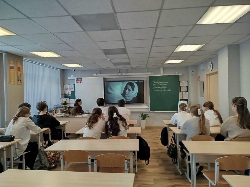Школьники почтили память защитников и жителей блокадного Ленинграда Школьники почтили память защитников и жителей блокадного Ленинграда