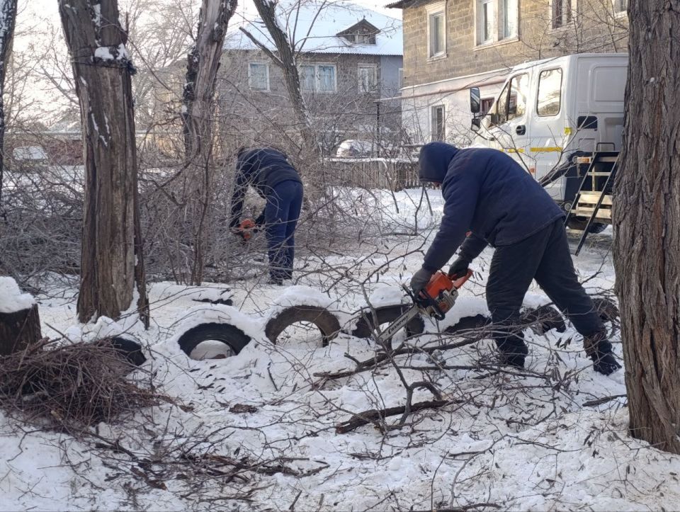 Коммунальными службами проведены работы на территории города Коммунальными службами проведены работы на территории города