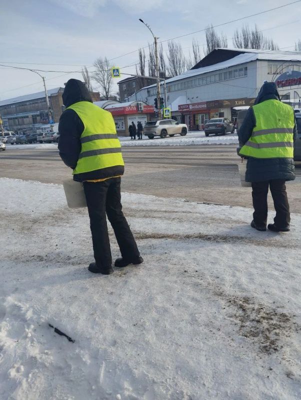 Продолжается уборка и благоустройство городских территорий Продолжается уборка и благоустройство городских территорий