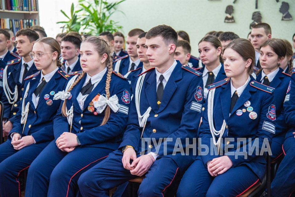 Луганская библиотека для детей провела урок памяти и скорби «Героическая эпоха Ленинграда» Луганская библиотека для детей провела урок памяти и скорби «Героическая эпоха Ленинграда»