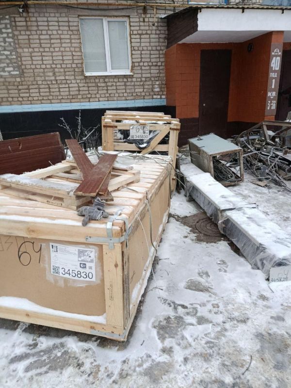 Специалисты из Башкортостана приступили к замене лифтового оборудования в доме № 40 3-го микрорайона в Красном Луче Специалисты из Башкортостана приступили к замене лифтового оборудования в доме № 40 3-го микрорайона в Красном Луче
