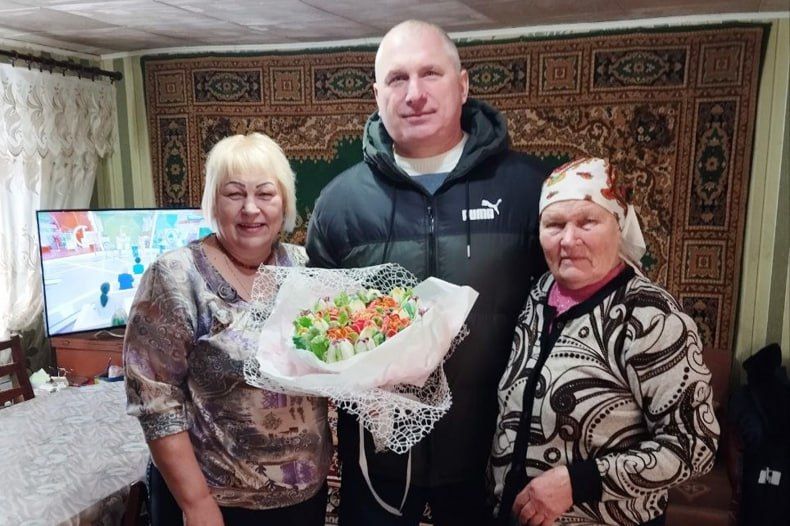 В селе Александровка поздравили юбиляра с 90-летием В селе Александровка поздравили юбиляра с 90-летием