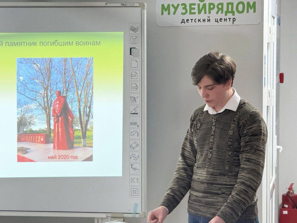 В день памяти 82-й годовщины освобождения Ленинграда от фашистской блокады в музее Меловского МО состоялось подведение итогов муниципального конкурса «Склоняем голову у монумента» В день памяти 82-й годовщины освобождения Ленинграда от фашистской блокады в музее Меловского МО состоялось подведение итогов муниципального конкурса «Склоняем голову у монумента»