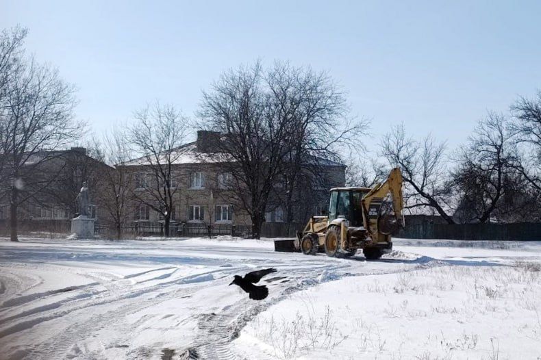 В пгт Шахтёрский работа по благоустройству не останавливается даже в морозы! В пгт Шахтёрский работа по благоустройству не останавливается даже в морозы!