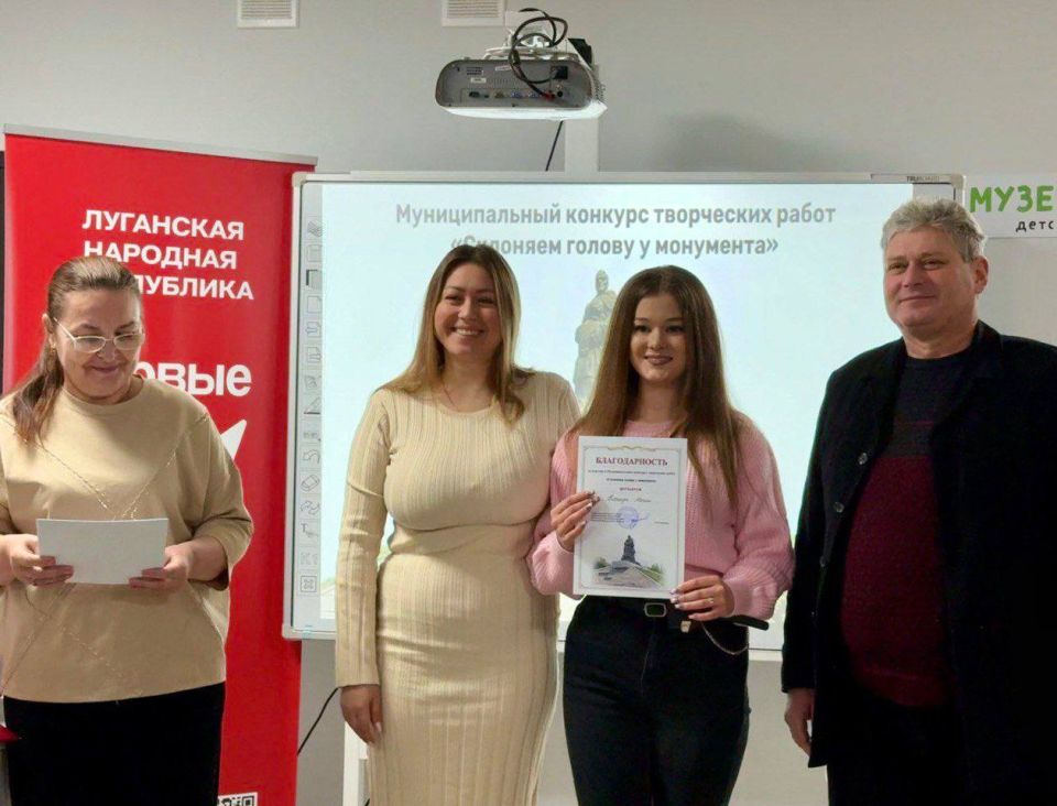 В день памяти 82-й годовщины освобождения Ленинграда от фашистской блокады в музее Меловского МО состоялось подведение итогов муниципального конкурса «Склоняем голову у монумента» В день памяти 82-й годовщины освобождения Ленинграда от фашистской блокады в музее Меловского МО состоялось подведение итогов муниципального конкурса «Склоняем голову у монумента»