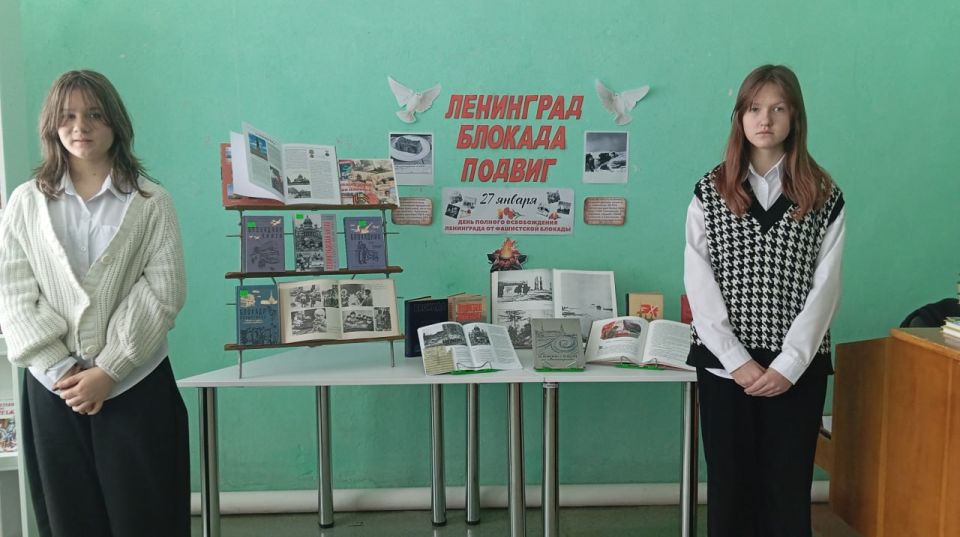 27 января 1944 года в 20 часов 24 залпа из 342 орудий возвестили человечеству о том, что Ленинград полностью освобожден от немецкой блокады, которая длилась 872 дня 27 января 1944 года в 20 часов 24 залпа из 342 орудий возвестили человечеству о том, что Ленинград полностью освобожден от немецкой блокады, которая длилась 872 дня