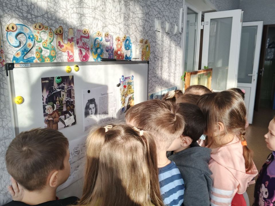Сегодня в ГБДОУ ЛНР «Беловодский ясли-сад №3 «Родничок» с детьми старшего дошкольного возраста воспитатели провели тематические мероприятия «Блокада Ленинграда» Сегодня в ГБДОУ ЛНР «Беловодский ясли-сад №3 «Родничок» с детьми старшего дошкольного возраста воспитатели провели тематические мероприятия «Блокада Ленинграда»