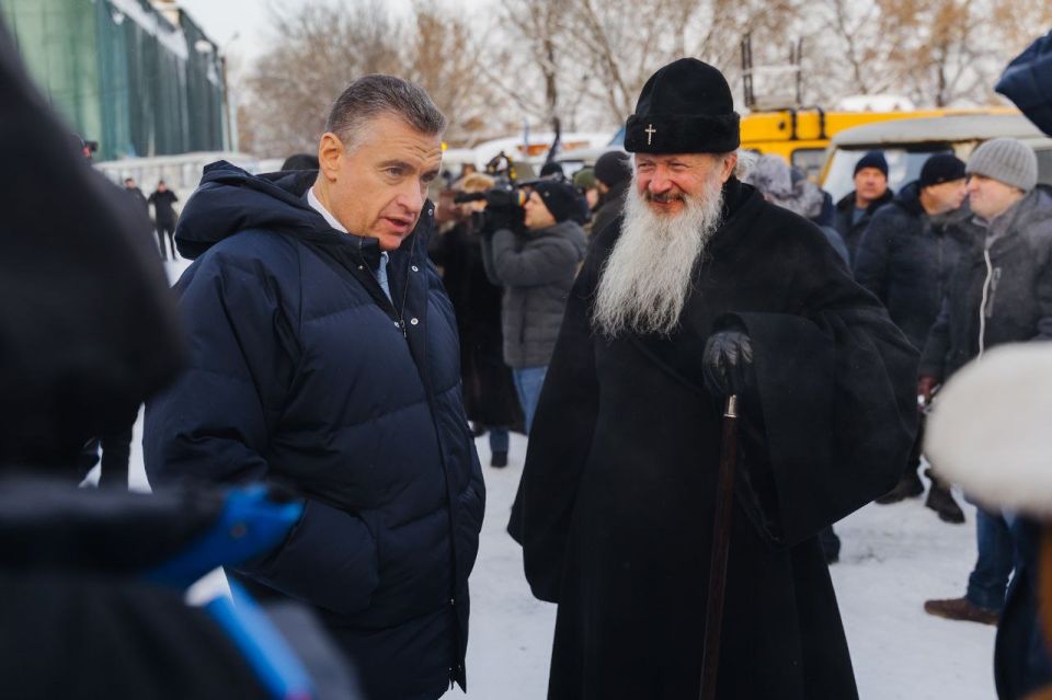 Автомобиль скорой помощи, «Буханка» и машина-топливозаправщик: ЛДПР направила на СВО 15 тонн гумгруза по запросам наших бойцов Автомобиль скорой помощи, «Буханка» и машина-топливозаправщик: ЛДПР направила на СВО 15 тонн гумгруза по запросам наших бойцов