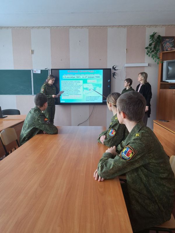 Сегодня в Станично-Луганской средней школе имени Грекова П.М. прошли торжественные и пронзительные классные часы, посвященные полному освобождению Ленинграда от фашистской блокады Сегодня в Станично-Луганской средней школе имени Грекова П.М. прошли торжественные и пронзительные классные часы, посвященные полному освобождению Ленинграда от фашистской блокады