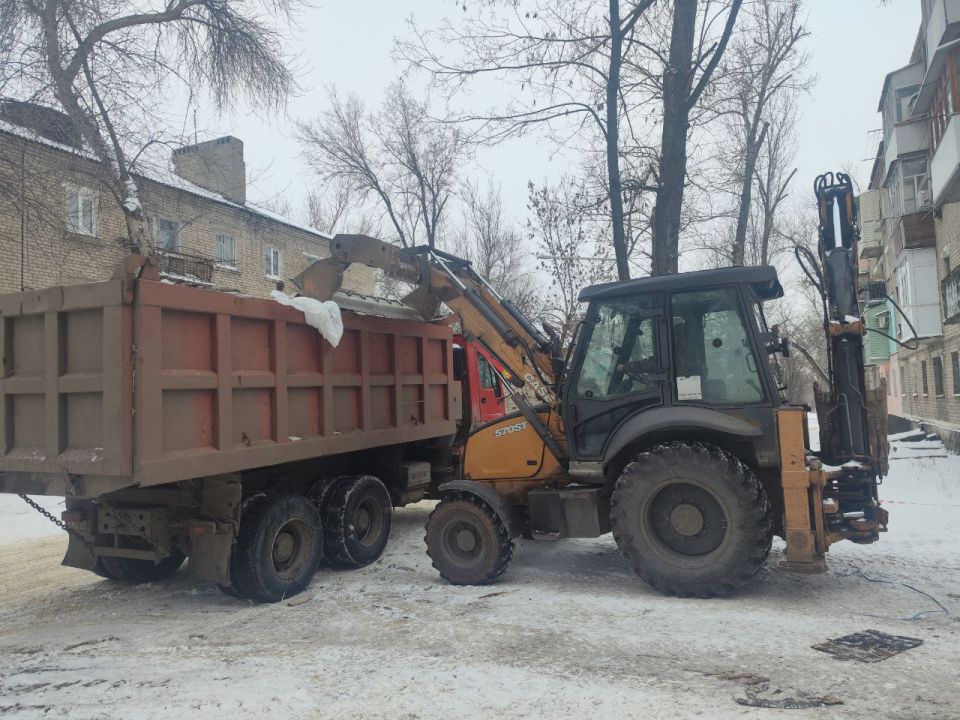 В городе Молодогвардейске проходят работы по капитальному ремонту кровли многоквартирного дома по адресу: ул. Коцюбинского, 4. Строители приступили к обновлению важнейших элементов кровельной конструкции, что позволит... В городе Молодогвардейске проходят работы по капитальному ремонту кровли многоквартирного дома по адресу: ул. Коцюбинского, 4. Строители приступили к обновлению важнейших элементов кровельной конструкции, что позволит...