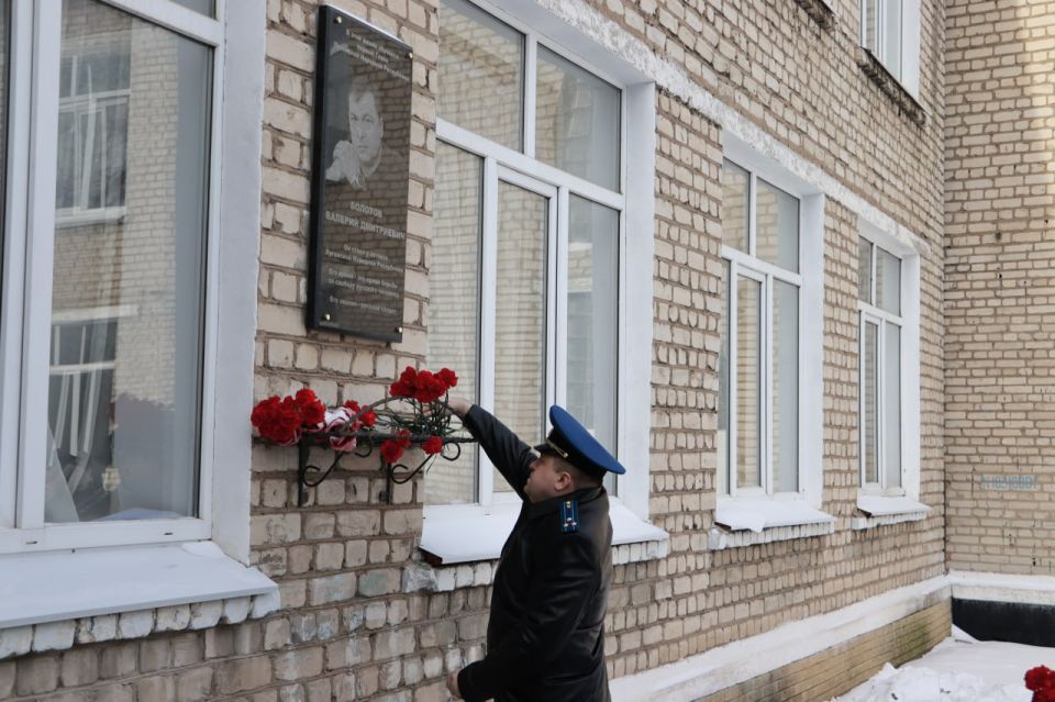 Наталия Жулинская: Вместе с юным поколением стахановчан почтили память Валерия Болотова Наталия Жулинская: Вместе с юным поколением стахановчан почтили память Валерия Болотова