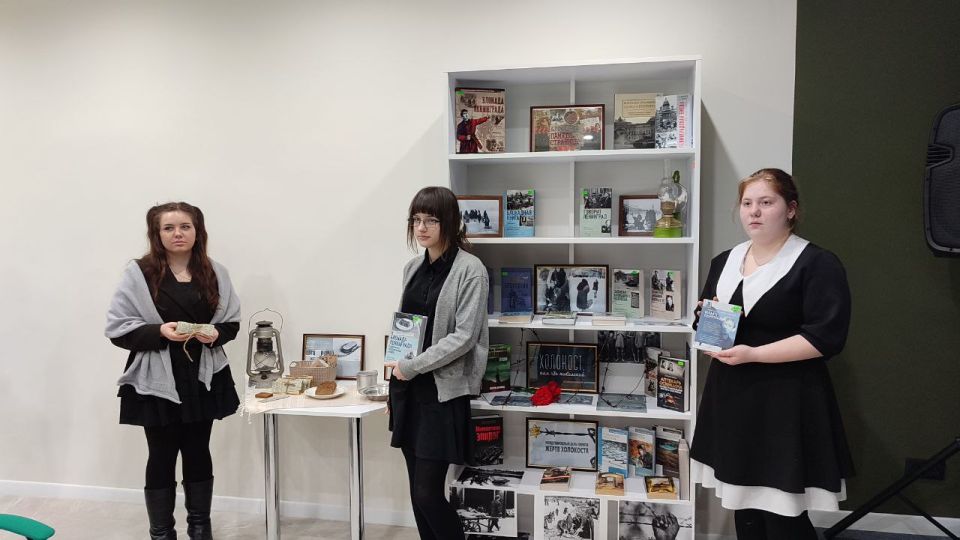 Сотрудники Перевальской модельной библиотеки «Библиопортал» провели историко-патриотический час «И победили человек и город!», посвященный Дню воинской славы России — Дню полного освобождения Ленинграда от блокады Сотрудники Перевальской модельной библиотеки «Библиопортал» провели историко-патриотический час «И победили человек и город!», посвященный Дню воинской славы России — Дню полного освобождения Ленинграда от блокады