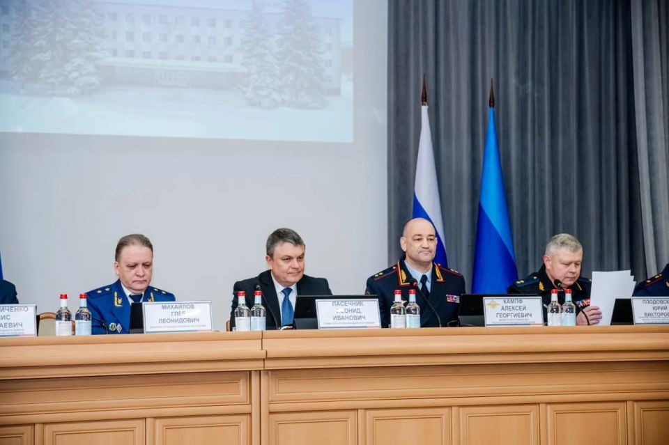 Леонид Пасечник: «Принял участие в заседании коллегии Министерства внутренних дел по Луганской Народной Республике» Леонид Пасечник: «Принял участие в заседании коллегии Министерства внутренних дел по Луганской Народной Республике»