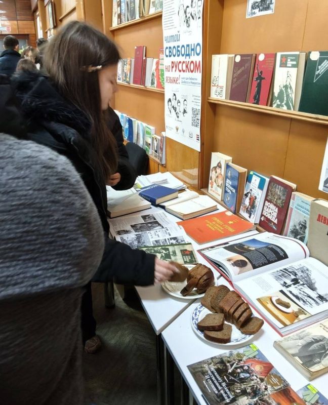 Школьники почтили память защитников и жителей блокадного Ленинграда Школьники почтили память защитников и жителей блокадного Ленинграда