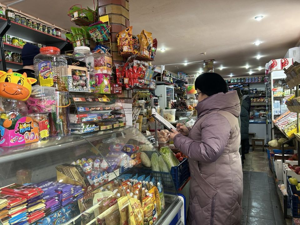 Сегодня сотрудниками отдела жизнеобеспечения г. Вахрушево проведен еженедельный мониторинг розничных цен на продовольственные товары, а также соблюдение предельных цен на социально значимые товары и наличие маркировки... Сегодня сотрудниками отдела жизнеобеспечения г. Вахрушево проведен еженедельный мониторинг розничных цен на продовольственные товары, а также соблюдение предельных цен на социально значимые товары и наличие маркировки...