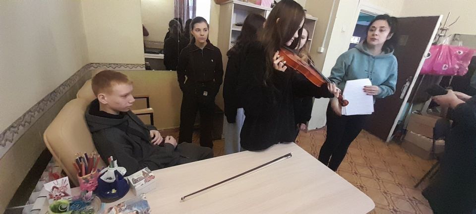 И вновь для учащихся средней образовательной школы №14 была организована экскурсия в МБУДО "ЛГДМШ №2", которая стала частью образовательной программы, направленной на расширение кругозора и знакомства с миром музыки И вновь для учащихся средней образовательной школы №14 была организована экскурсия в МБУДО "ЛГДМШ №2", которая стала частью образовательной программы, направленной на расширение кругозора и знакомства с миром музыки