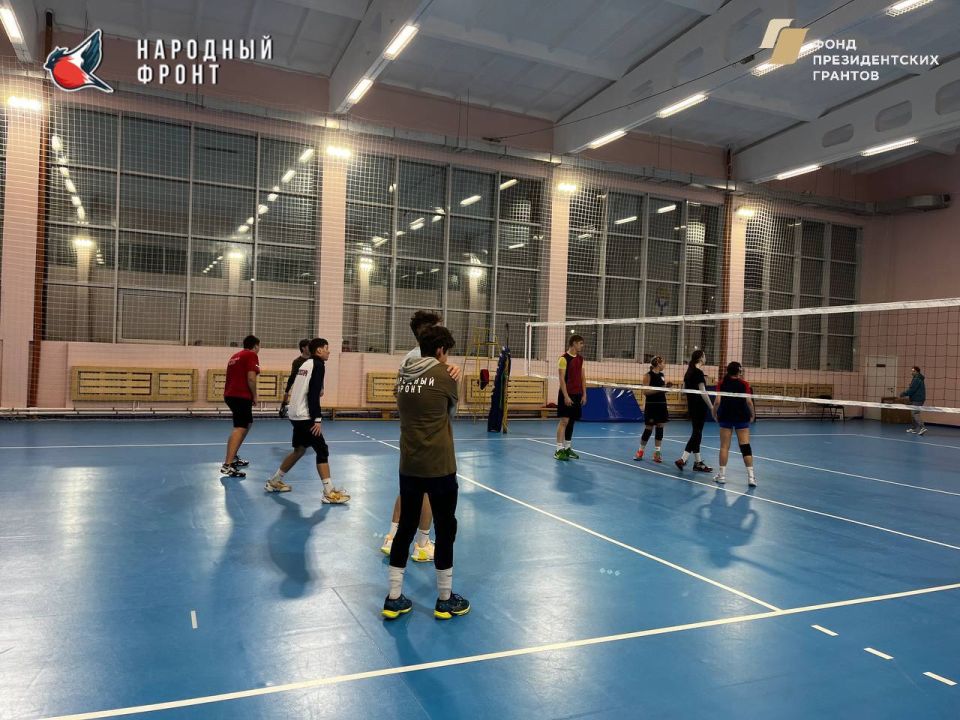 Сплочение через спорт!. Сегодня команда Молодёжки НФ провела замечательную тренировку по волейболу в компании девочек из ДЮСШ №1 города Алчевска Сплочение через спорт!. Сегодня команда Молодёжки НФ провела замечательную тренировку по волейболу в компании девочек из ДЮСШ №1 города Алчевска