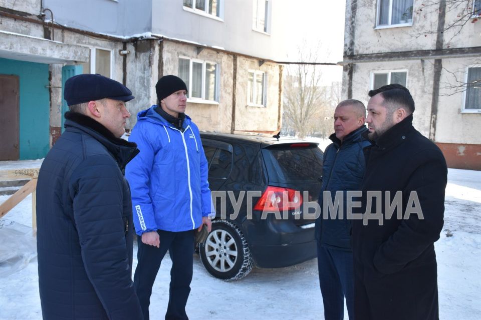 В Ровеньках возобновили работы по установке нового лифтового оборудования в многоквартирных домах В Ровеньках возобновили работы по установке нового лифтового оборудования в многоквартирных домах