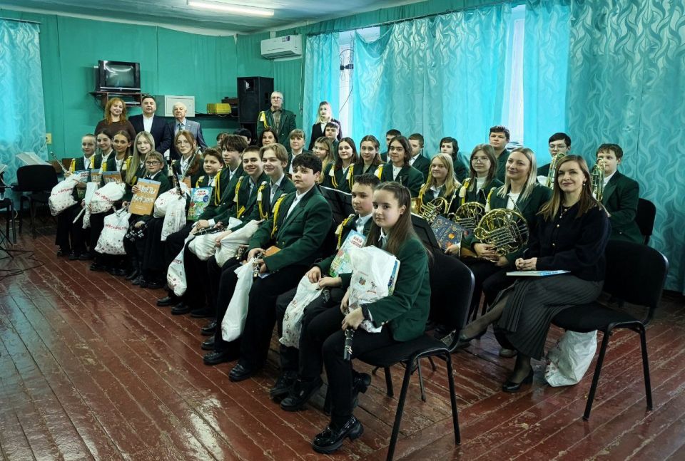 Визит Михаила Брызгалова в Молодогвардейскую детскую школу искусств Визит Михаила Брызгалова в Молодогвардейскую детскую школу искусств