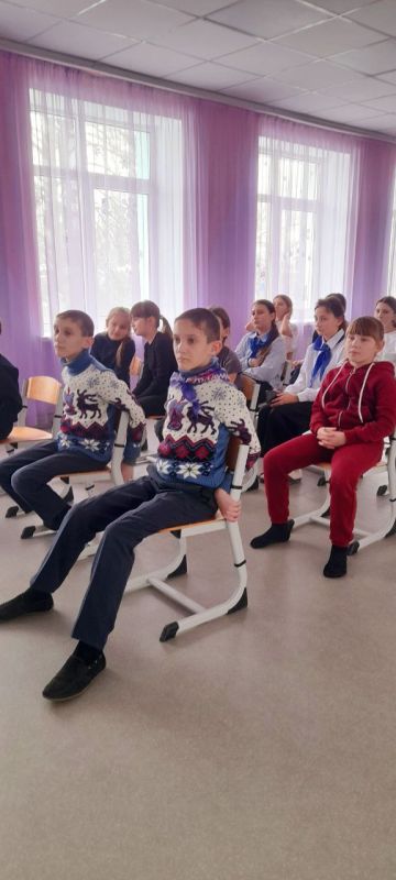 В ГБУ ДО ЛНР "Беловодский районный центр детского и юношеского творчества" с детьми провели информационный час В ГБУ ДО ЛНР "Беловодский районный центр детского и юношеского творчества" с детьми провели информационный час