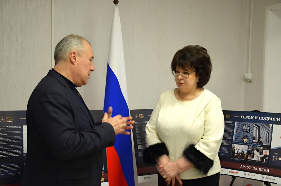 Марина Филиппова: Новоайдарский округ чтит героев: открылась выставка «Герои и подвиги: наши земляки — Герои России» Марина Филиппова: Новоайдарский округ чтит героев: открылась выставка «Герои и подвиги: наши земляки — Герои России»