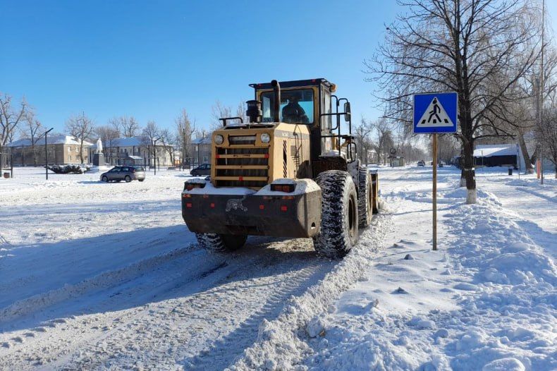 В Червонопартизанске активно провели работы по очистке дорог от снега В Червонопартизанске активно провели работы по очистке дорог от снега