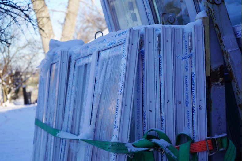 Красноярский край восстанавливает дом, пострадавший от обстрела в Свердловске Красноярский край восстанавливает дом, пострадавший от обстрела в Свердловске