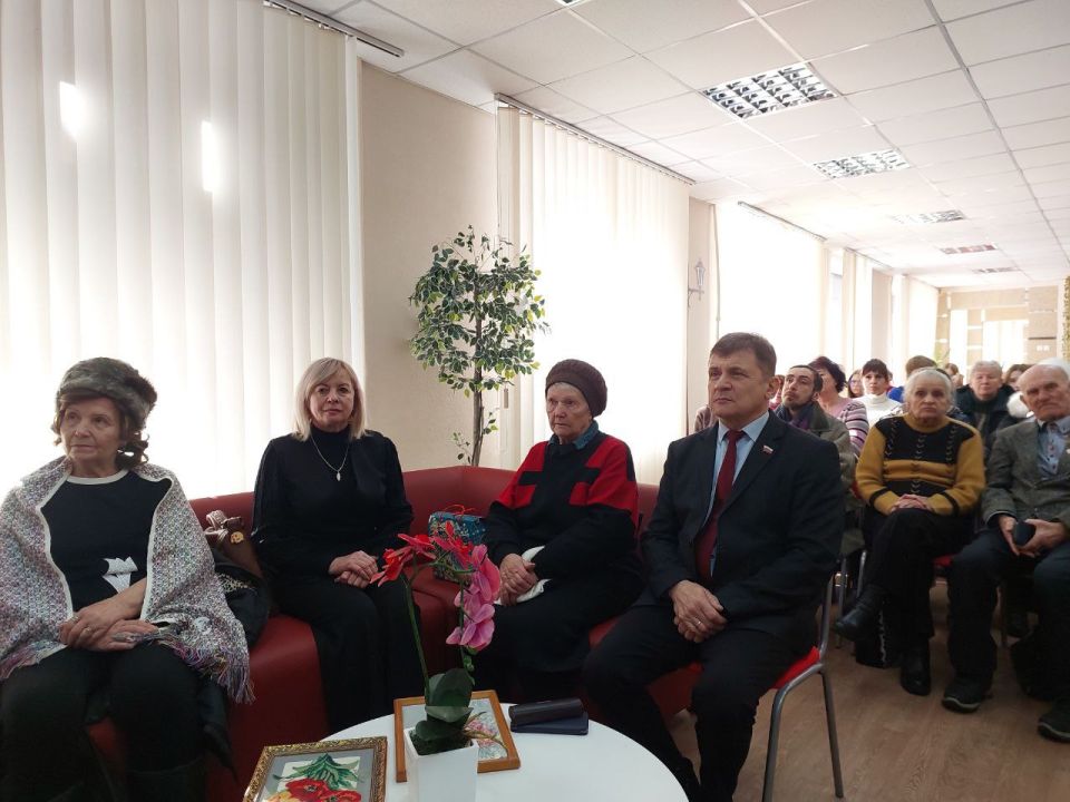Председатель Совета городского округа город Алчевск Роман Лысенко принял участие в часе реквиеме «ПАМЯТЬ ПОКОЛЕНИЙ», который прошел в модельной библиотеке БИБЛИОПРОСПЕКТ в Международный день памяти жертв Холокоста Председатель Совета городского округа город Алчевск Роман Лысенко принял участие в часе реквиеме «ПАМЯТЬ ПОКОЛЕНИЙ», который прошел в модельной библиотеке БИБЛИОПРОСПЕКТ в Международный день памяти жертв Холокоста