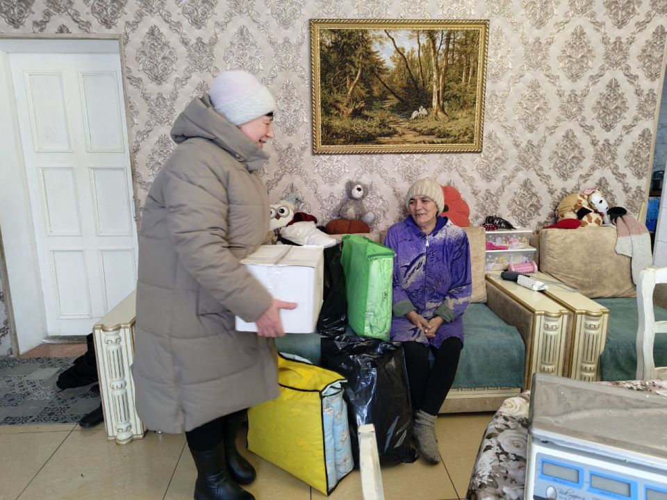 Сотрудники Администрации совместно с представителями Совета женщин Краснодонского муниципального округа Луганского регионального отделения «Союз женщин России» посетили семью многодетной матери Светланы Кондратовой, которая... Сотрудники Администрации совместно с представителями Совета женщин Краснодонского муниципального округа Луганского регионального отделения «Союз женщин России» посетили семью многодетной матери Светланы Кондратовой, которая...