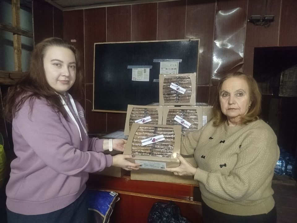 В городе Брянка продолжается патриотическая акция "Своих в беде не бросаем" по сбору гуманитарной помощи для пострадавших в результате обстрела со стороны вооруженных формирований Украины жителям города-побратима Дебальцево В городе Брянка продолжается патриотическая акция "Своих в беде не бросаем" по сбору гуманитарной помощи для пострадавших в результате обстрела со стороны вооруженных формирований Украины жителям города-побратима Дебальцево