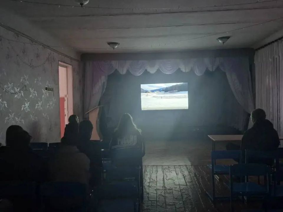 В рамках направления "Международного фестиваля спортивного кино" федерального партийного проекта "Детский спорт" в ГБОУ ЛНР "СШ №31" прошел показ фильма для обучающихся с 5 по 10 класс "Камчадалка " В рамках направления "Международного фестиваля спортивного кино" федерального партийного проекта "Детский спорт" в ГБОУ ЛНР "СШ №31" прошел показ фильма для обучающихся с 5 по 10 класс "Камчадалка "