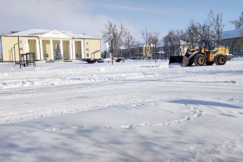 В Червонопартизанске активно провели работы по очистке дорог от снега В Червонопартизанске активно провели работы по очистке дорог от снега