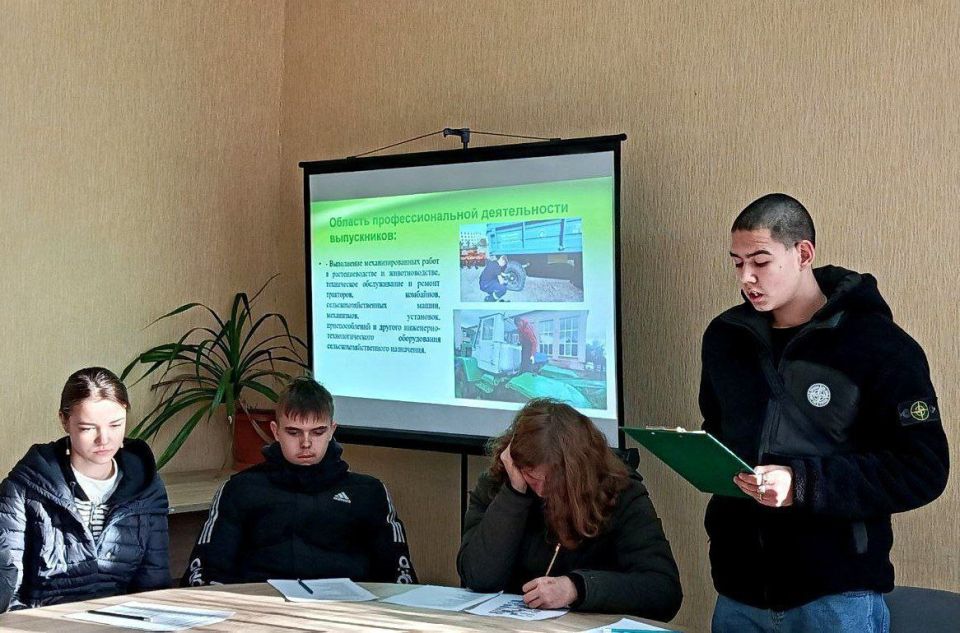 «Траектория роста: от студента к специалисту» — профориентационное мероприятие в Новоайдарском округе в рамках проекта «Выбирай своё» «Траектория роста: от студента к специалисту» — профориентационное мероприятие в Новоайдарском округе в рамках проекта «Выбирай своё»