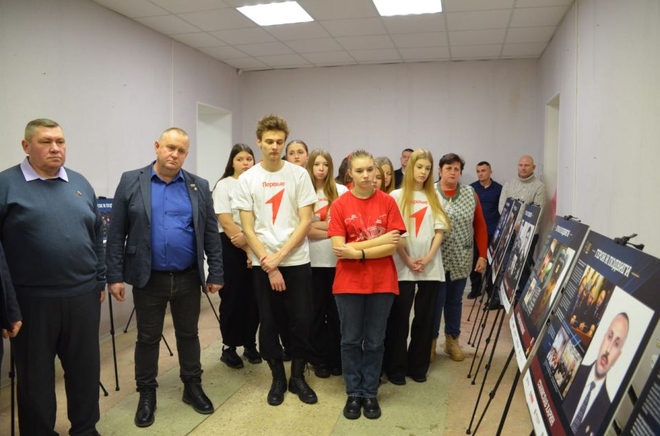 Марина Филиппова: Новоайдарский округ чтит героев: открылась выставка «Герои и подвиги: наши земляки — Герои России» Марина Филиппова: Новоайдарский округ чтит героев: открылась выставка «Герои и подвиги: наши земляки — Герои России»