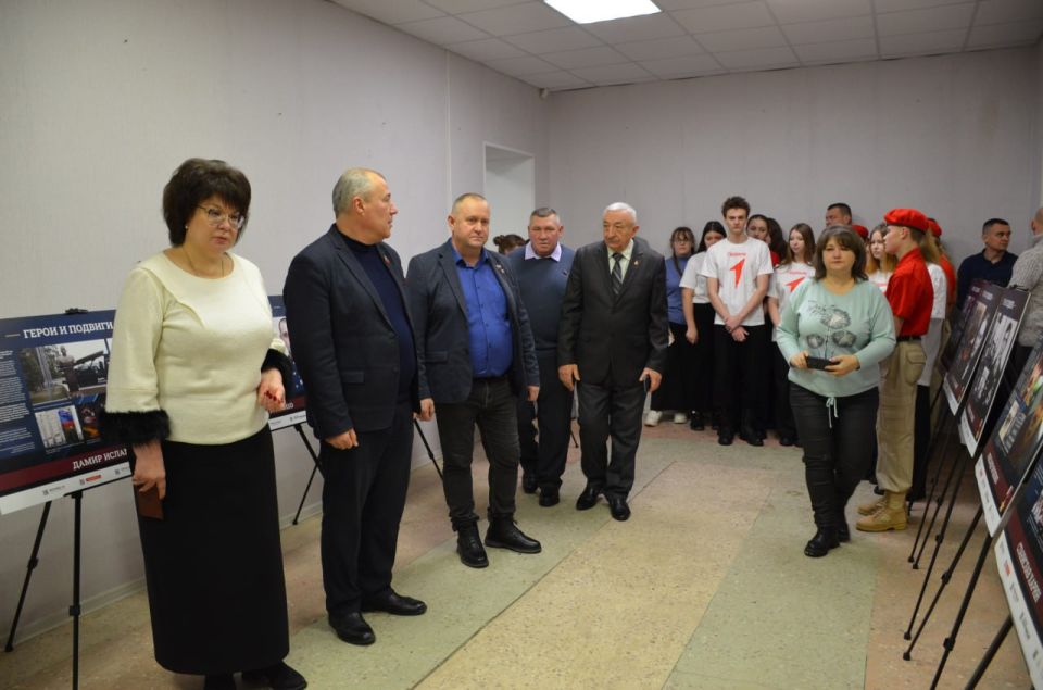 Марина Филиппова: Новоайдарский округ чтит героев: открылась выставка «Герои и подвиги: наши земляки — Герои России» Марина Филиппова: Новоайдарский округ чтит героев: открылась выставка «Герои и подвиги: наши земляки — Герои России»