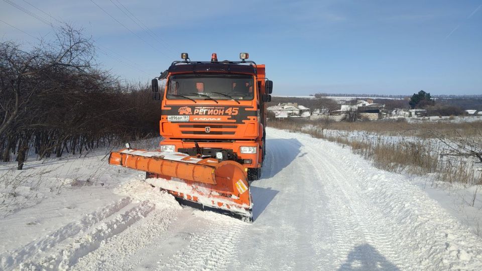 «Снежная битва»: как МУП ЖЭК расчищает дороги в поселках городского округа город Ровеньки «Снежная битва»: как МУП ЖЭК расчищает дороги в поселках городского округа город Ровеньки